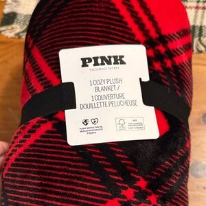 NWT Victoria's Secret Pink Cozy Plush Blanket
